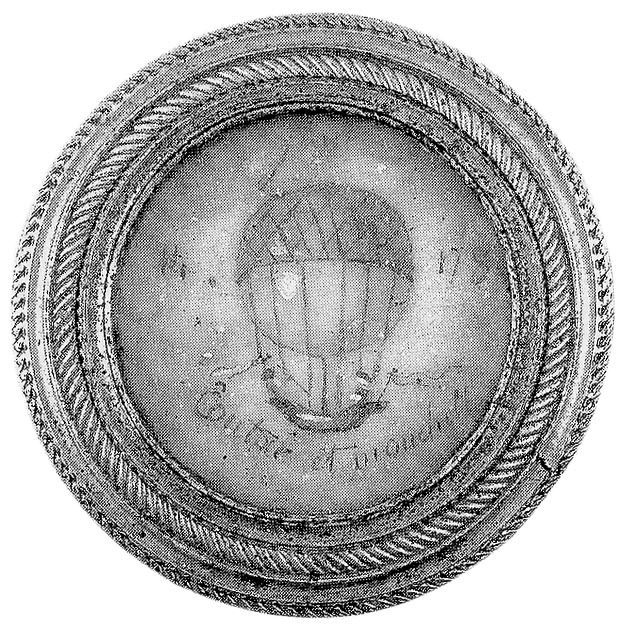 Boîte dont le couvercle représente le Suffren, collection du musée Dobrée (BGin4°452)