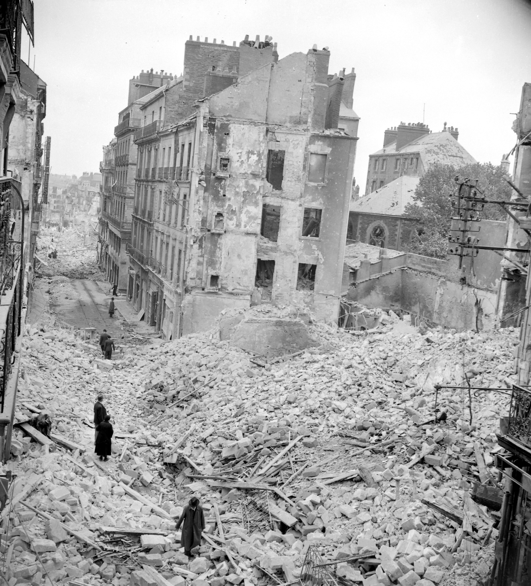 Rue du Calvaire, immeubles détruits par les bombardements de 1943 (23Fi50)