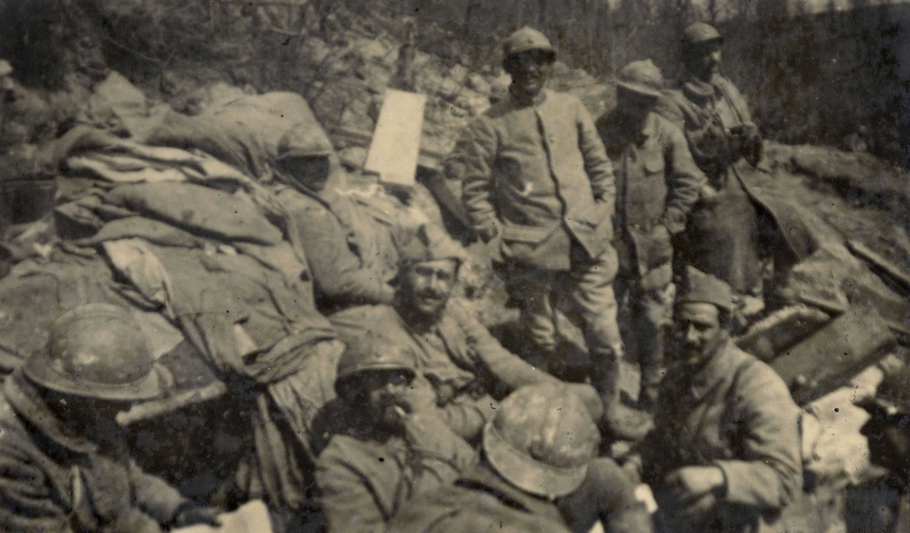 Digo et ses compagnons au Chemin des Dames le 16 avril 1917, le jour de l'offensive Nivelle (12Z94)