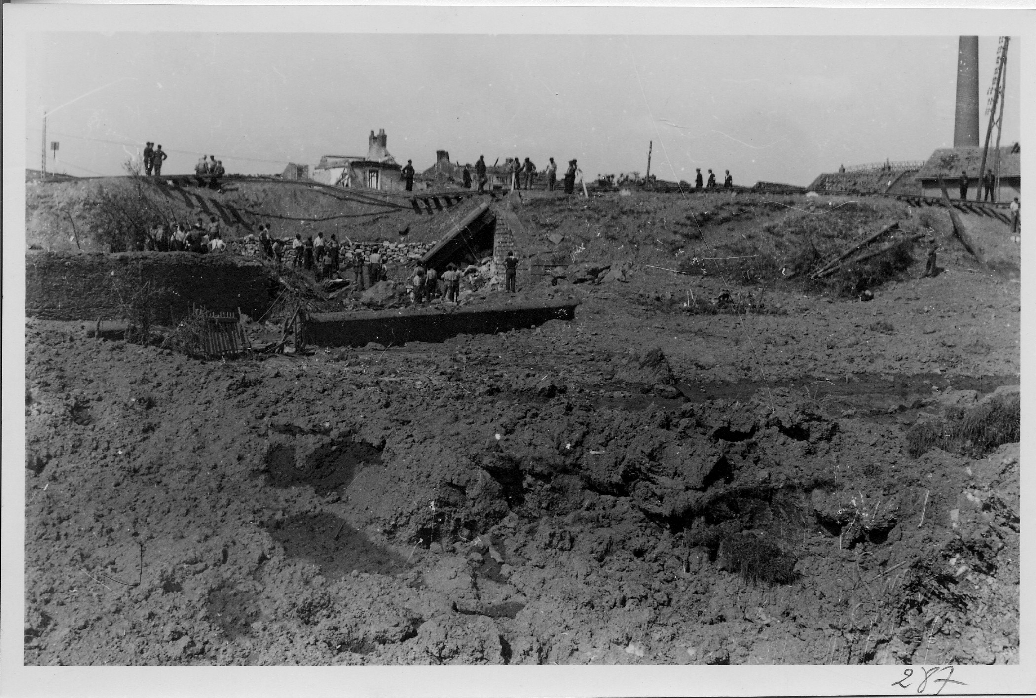 Des bâtiments de la gare d'Orléans détruits par des bombardements, cliché pris en juin 1944 (22Fi287)