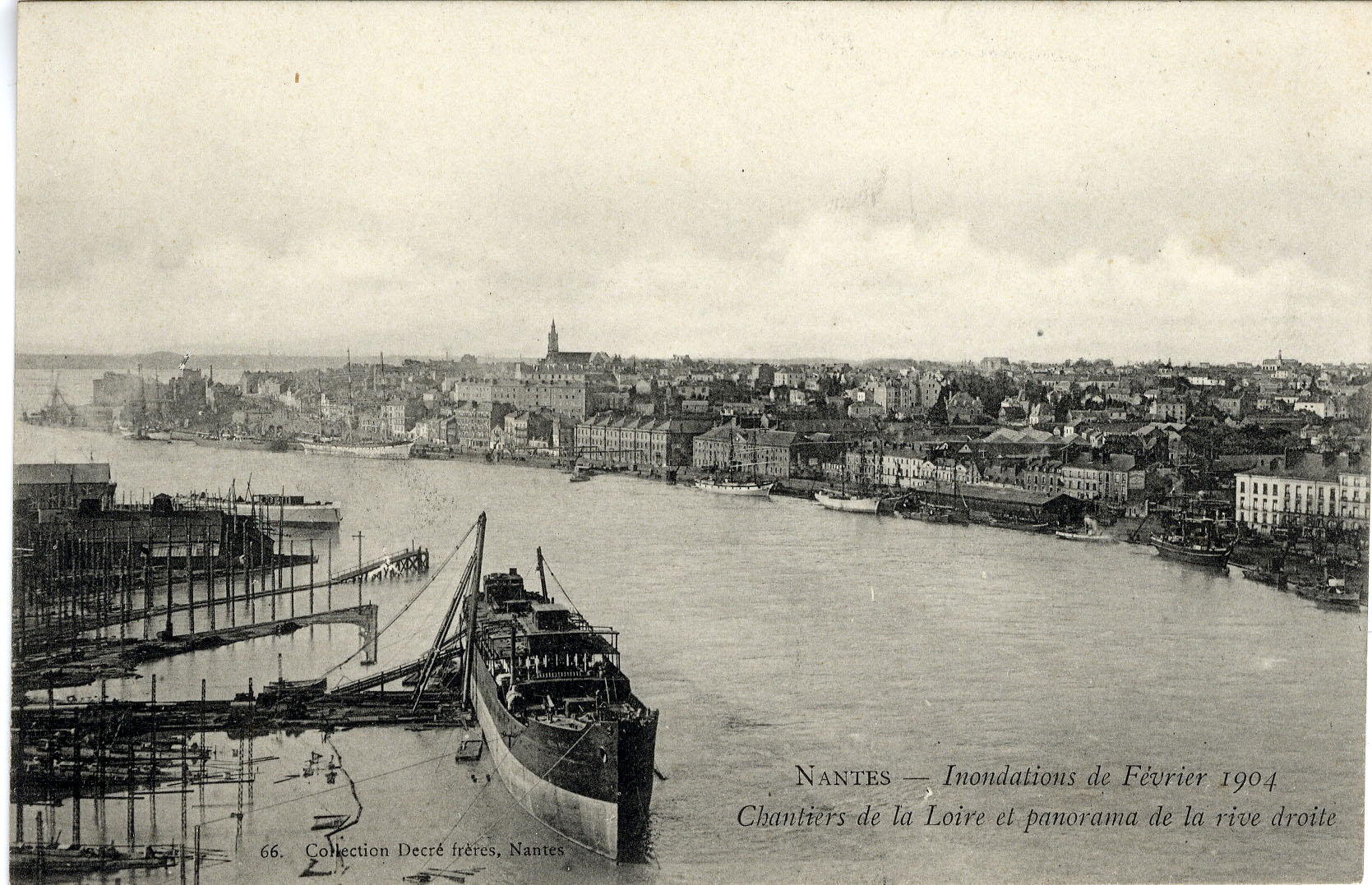Les Chantiers de la Loire et panorama de la rive droite (9Fi1547)