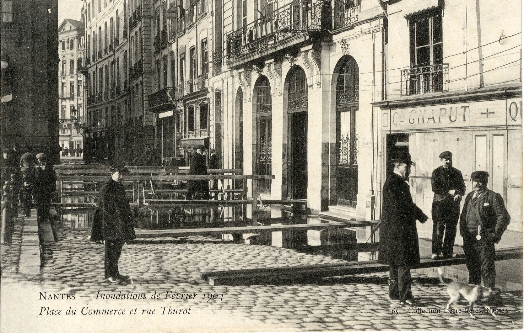 La place du Commerce et la rue Thurot (9Fi1552)