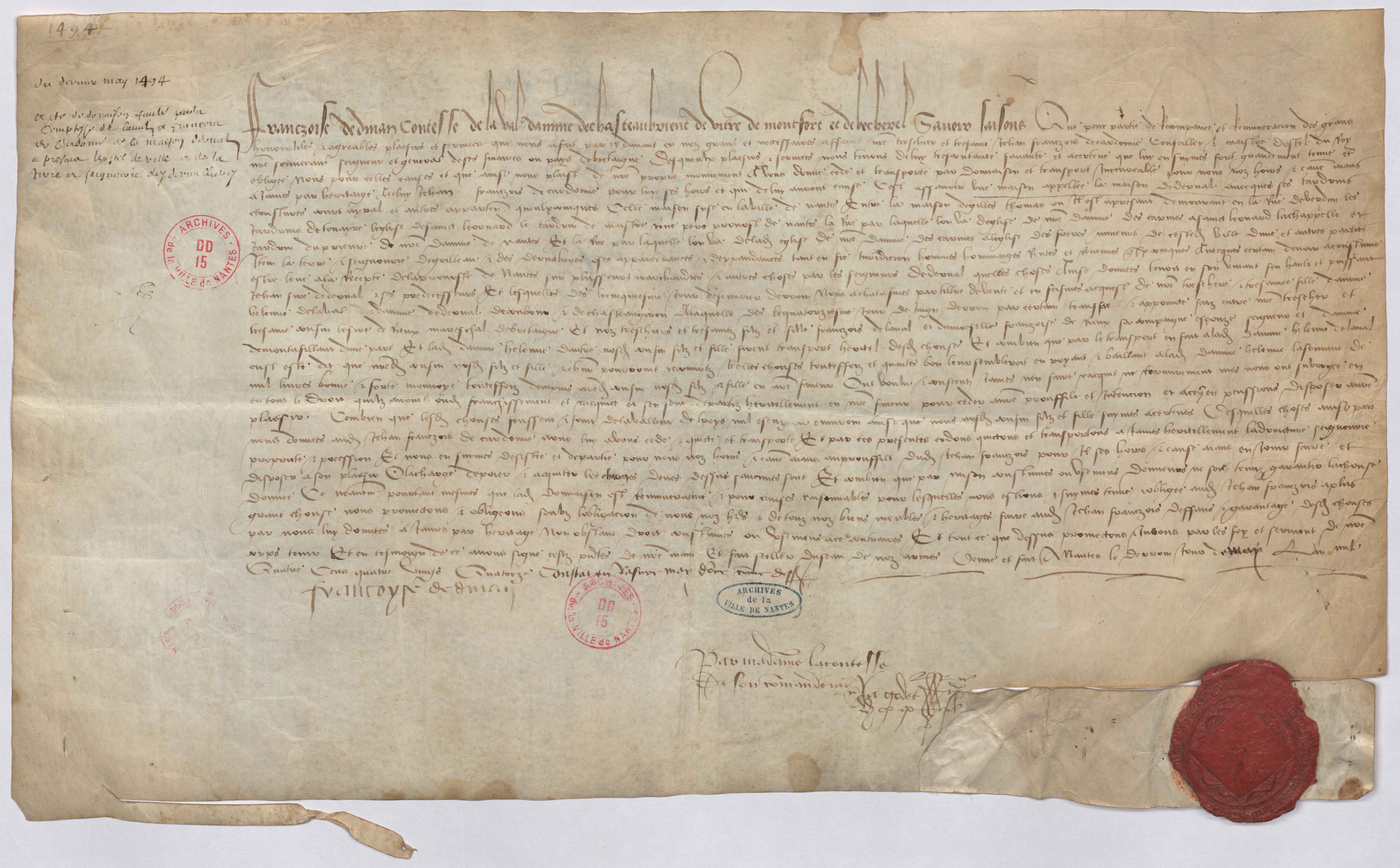Parchemin de la donation de l'hôtel de Derval par Françoise de Dinan à Jean-François de Cardonne, avec sceau de la comtesse de Laval (DD15/4 recto)