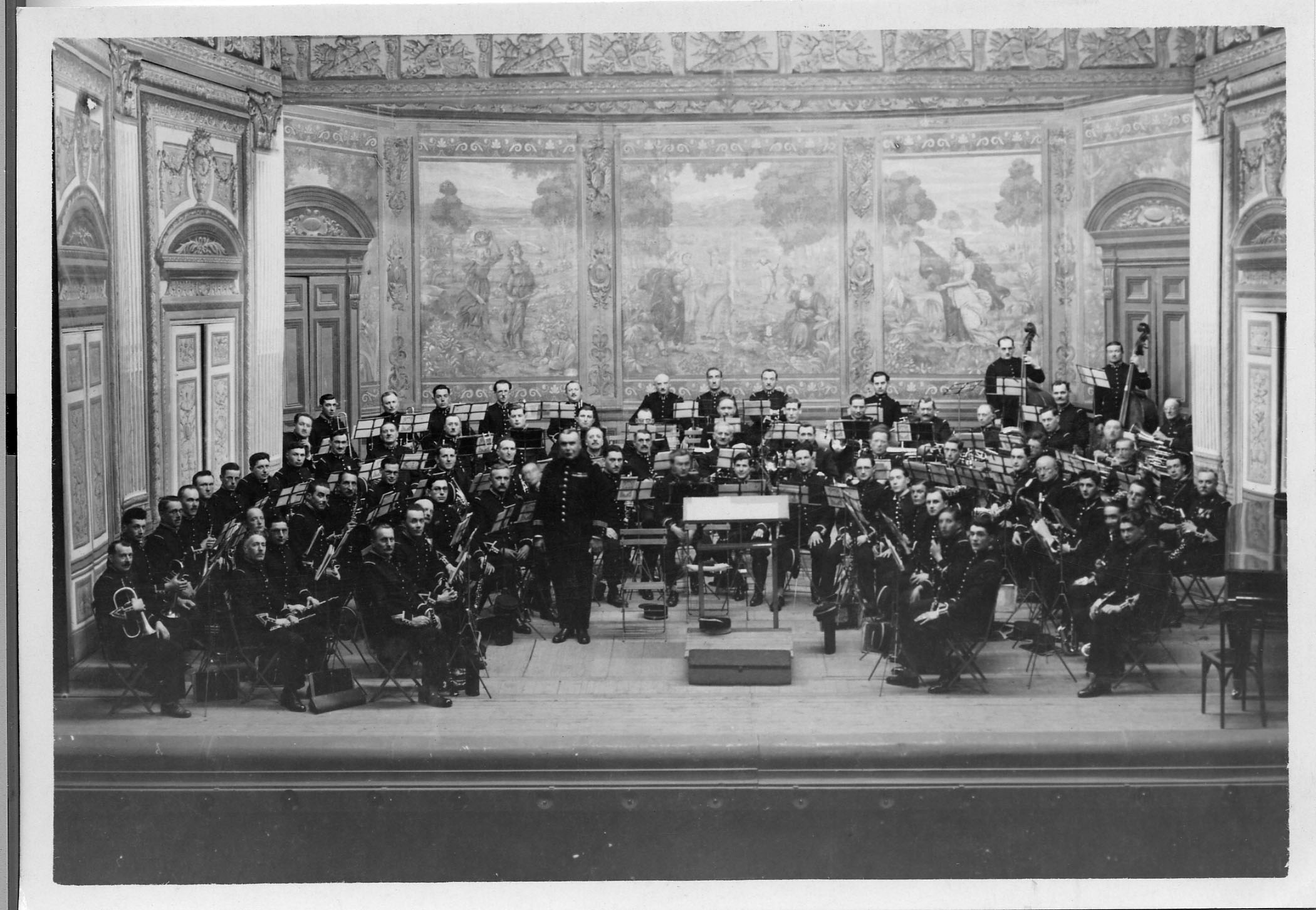 Vue de l'orchestre lors du gala donné au théâtre Graslin lors de la visite présidentielle Edouard Herriot (26Fi320)