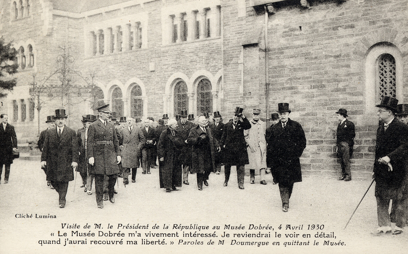 Le cortège présidentiel à la sortie du musée Dobrée, le 4 avril (9Fi65)
