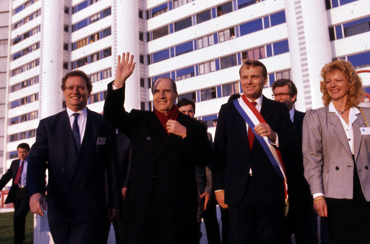 François Mitterrand lors de l'inauguration du Sillon de Bretagne, avec Jean-Marc Ayrault, maire de Saint-Herblain, en 1989 (17Fi)
