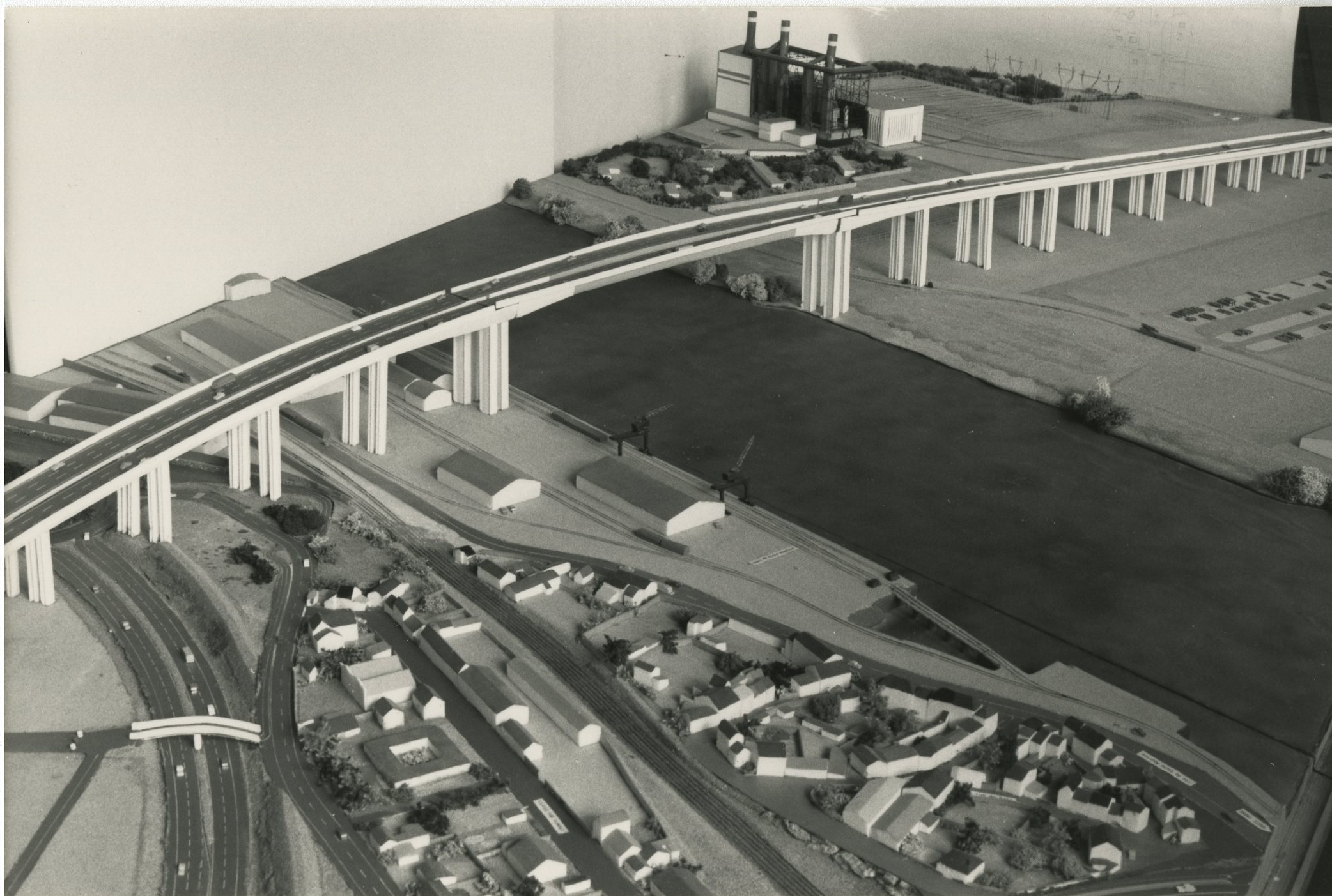 Maquette du pont de Cheviré inauguré en 1991 (21Fi213)