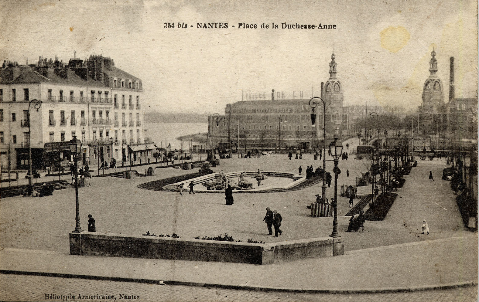 Les mille visages de la place de la Duchesse-Anne