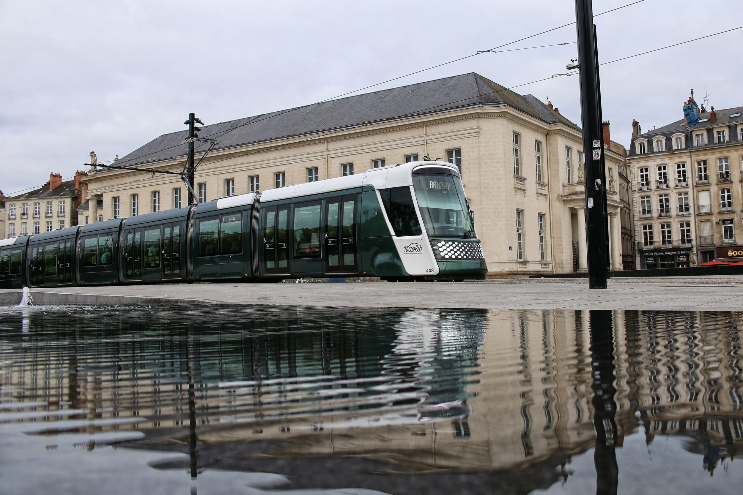 En 2024, de nouvelles rames de tramway rejoignent le réseau. Elles vont progressivement remplacer les anciennes rames TFS (Photographe : Romain Boulanger).