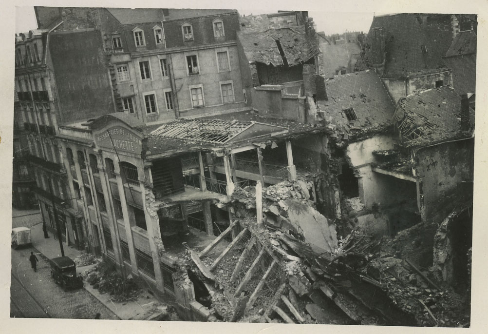 Immeubles détruits par les bombardements rue de Strasbourg. Cliché pris en septembre 1943. (28Fi0242)