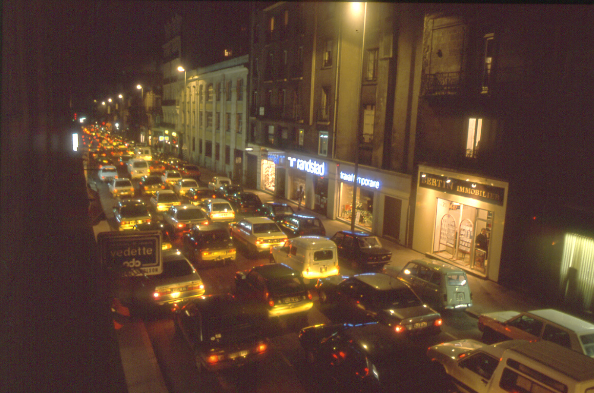 Rue de Strasbourg, la nuit. Ciché paru dans la revue 