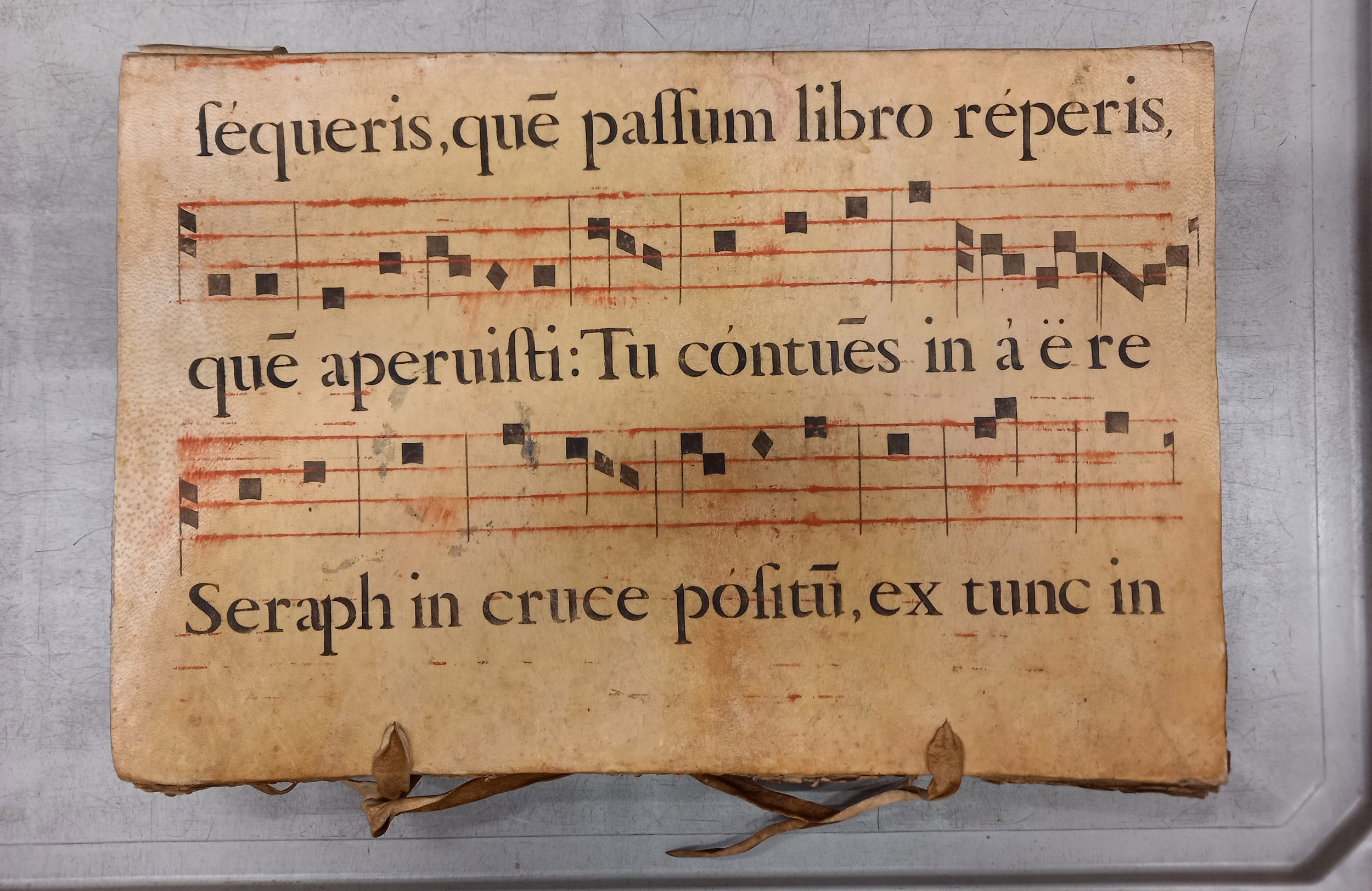 Recto de la reliure en parchemin du registre des matrices mobilières de 1792 à 1794 (1G113)