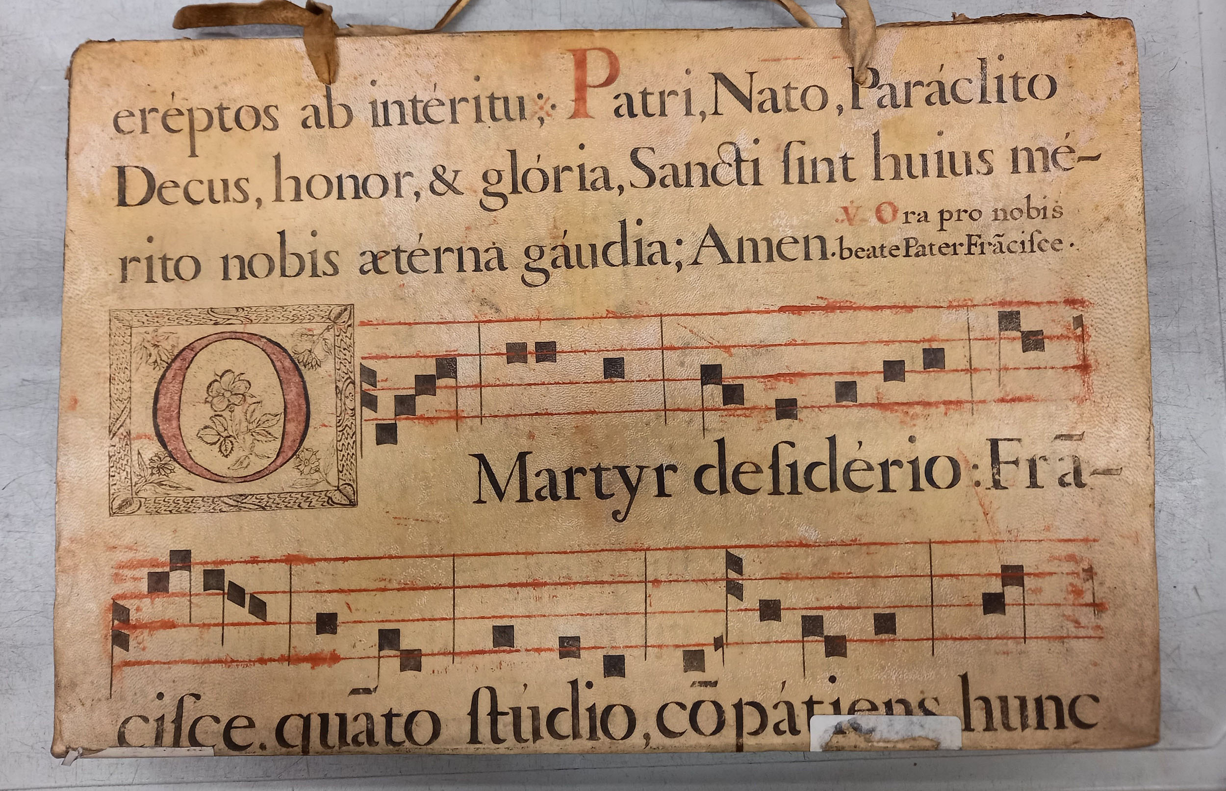 Document du mois – Des notes de musique sur la reliure d’un registre fiscal 