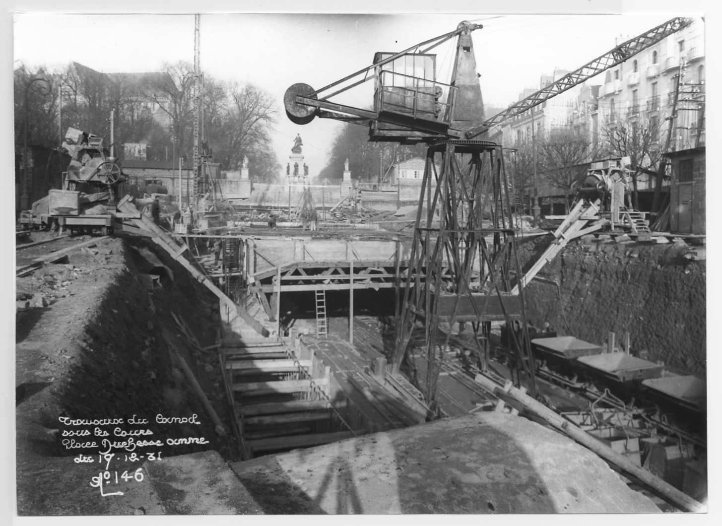 Construction du tunnel Saint-Félix sous la place Duchesse-Anne, 17 décembre 1931 (13Fi1899)