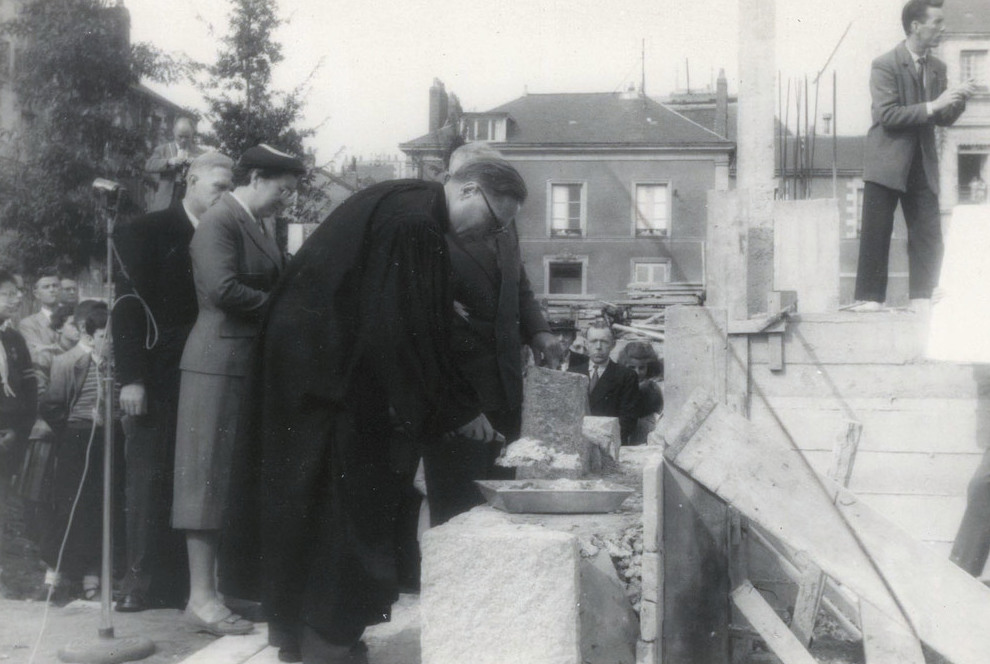 Cérémonie de la pose de la première pierre du temple protestant, le 30 septembre 1956. 26Fi1891.