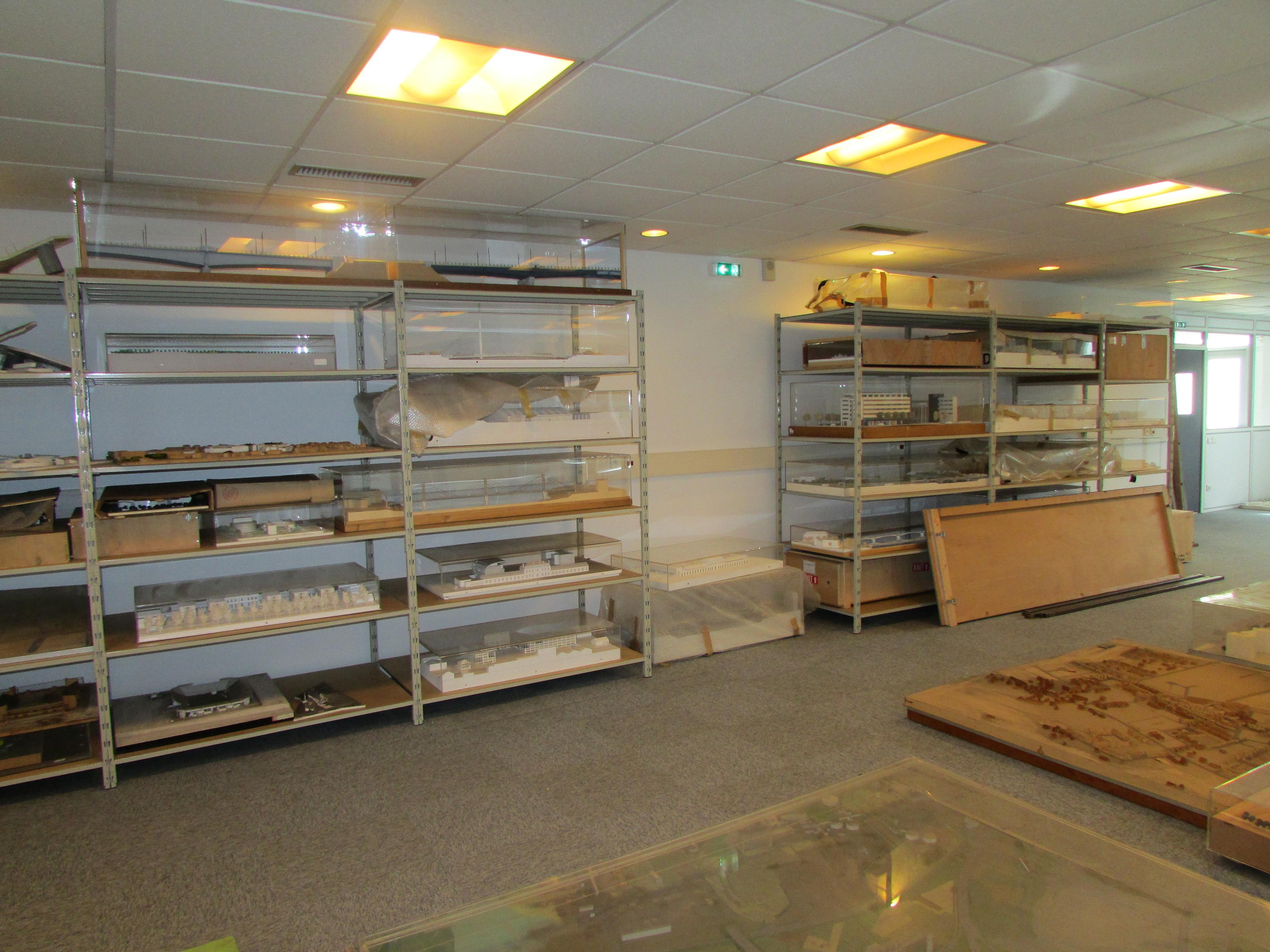 Salle des maquettes dans le bâtiment annexe des Archives