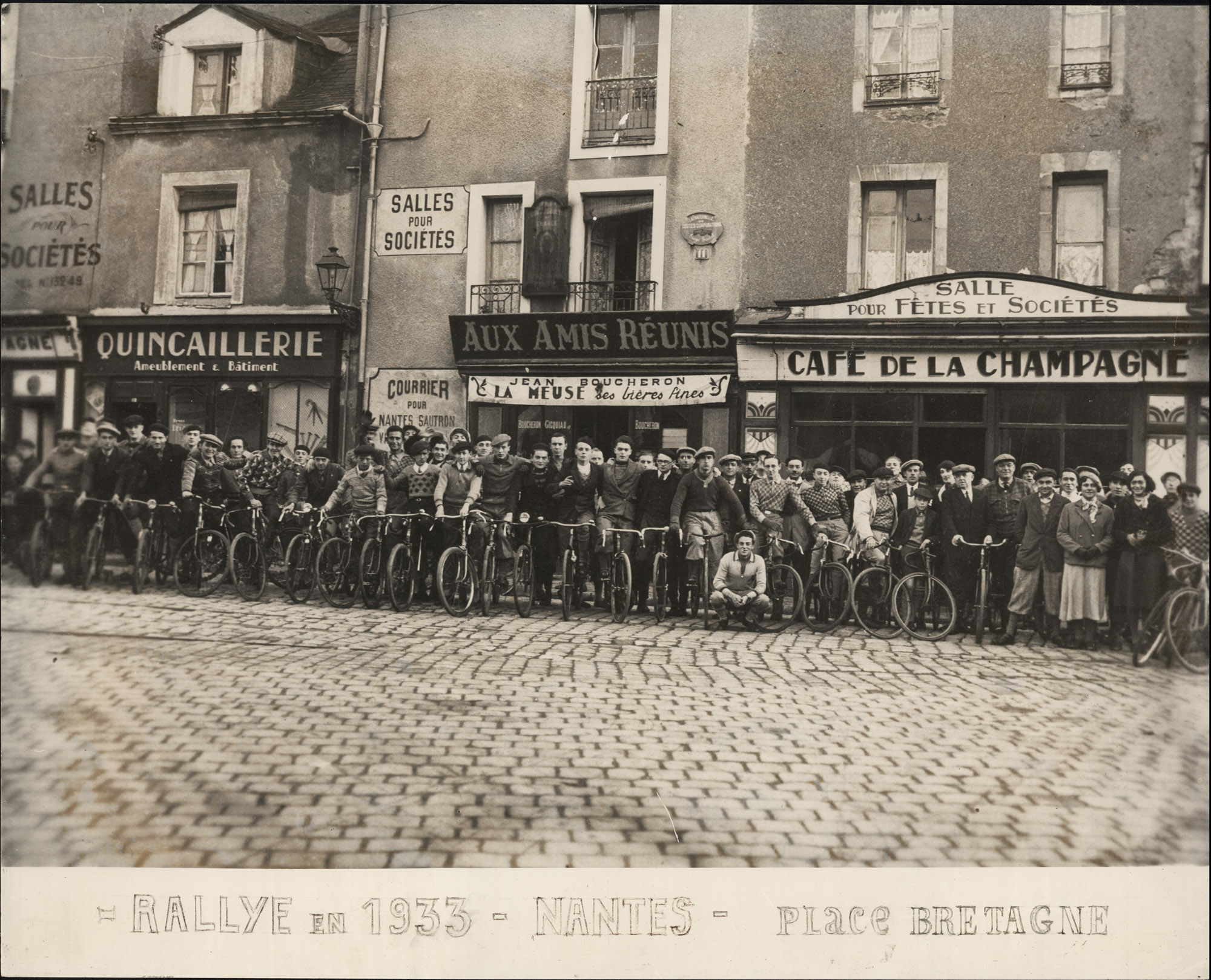 Rallye cycliste au départ, place de Bretagne, en 1933 (288Z4)