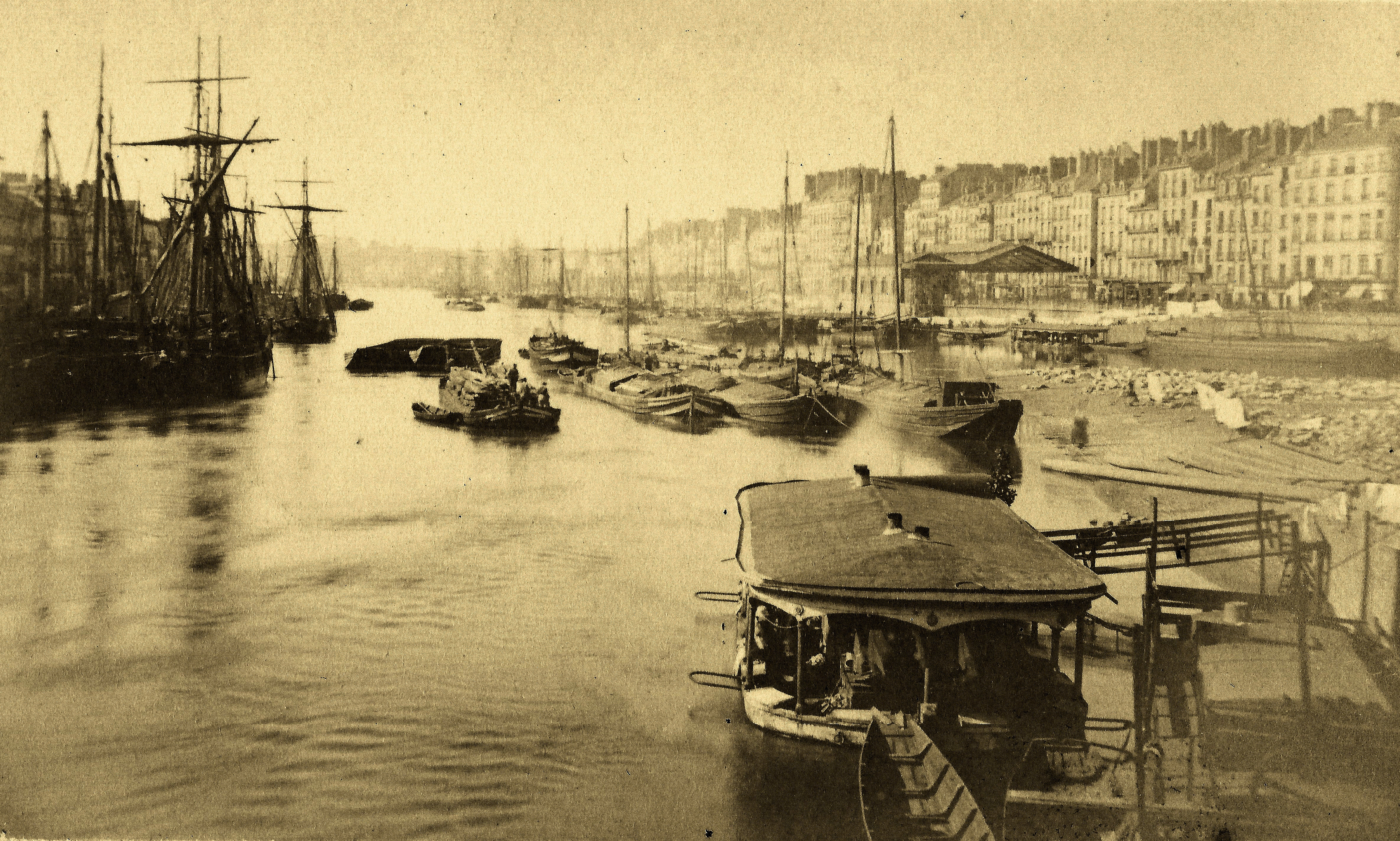 La Loire et le quai de la Fosse, vers 1870. (c) 